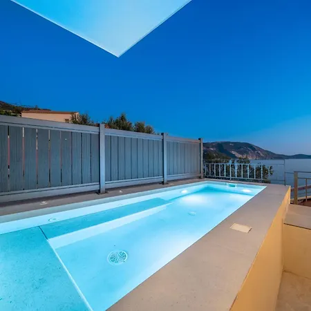 Assos Rockshore House
