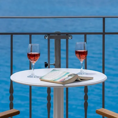 Assos Rockshore House